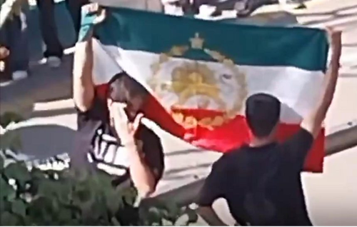 پرچم شیر و خورشید در دانشگاه شریف